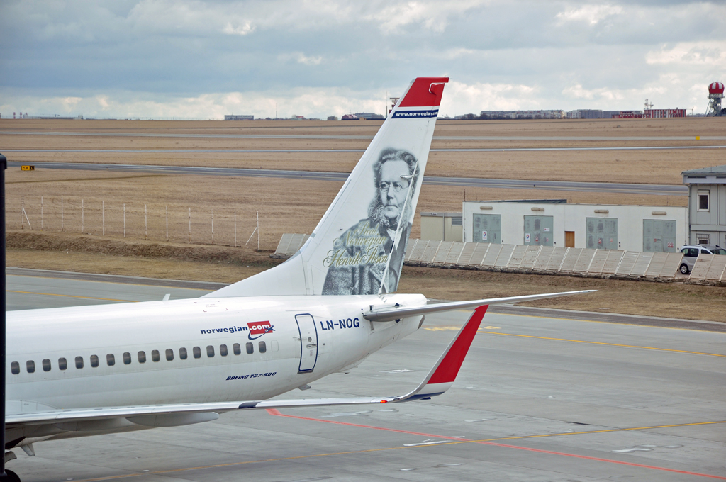 LN-NOG (35647) 2009 Boeing 737-86N WL