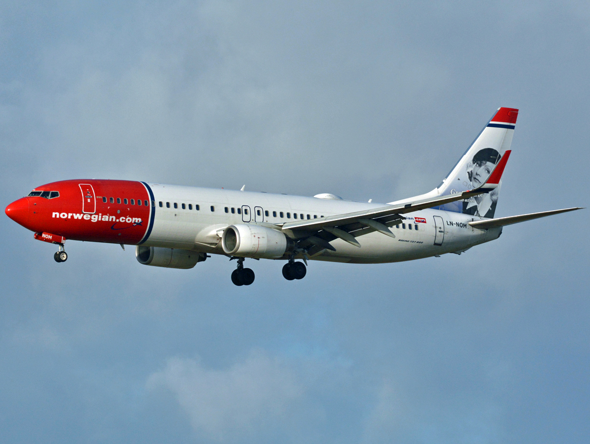 LN-NOM (28642) 2001 Boeing 737-86N WL