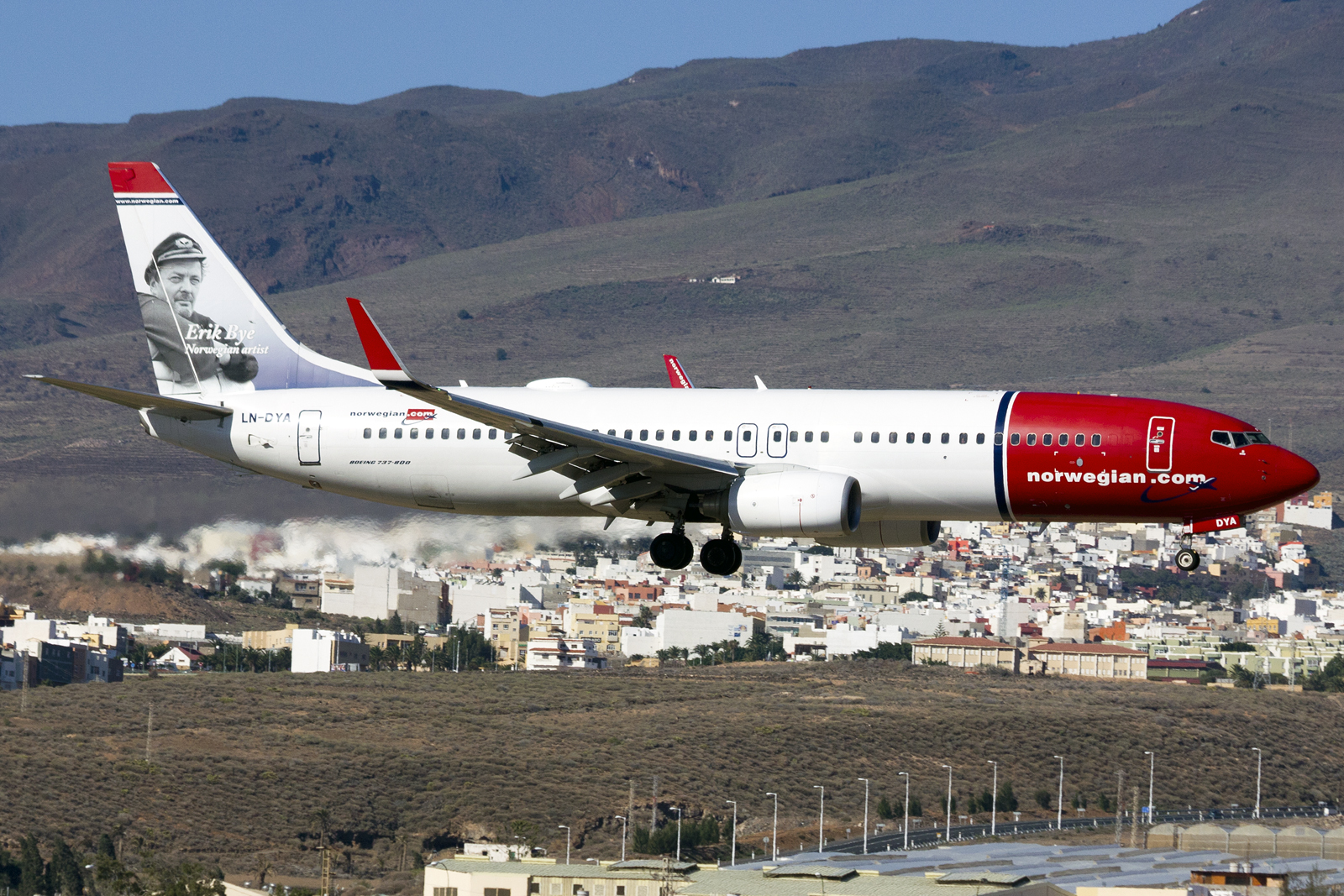 LN-DYA (39162) 2009 Boeing 737-8JP WL