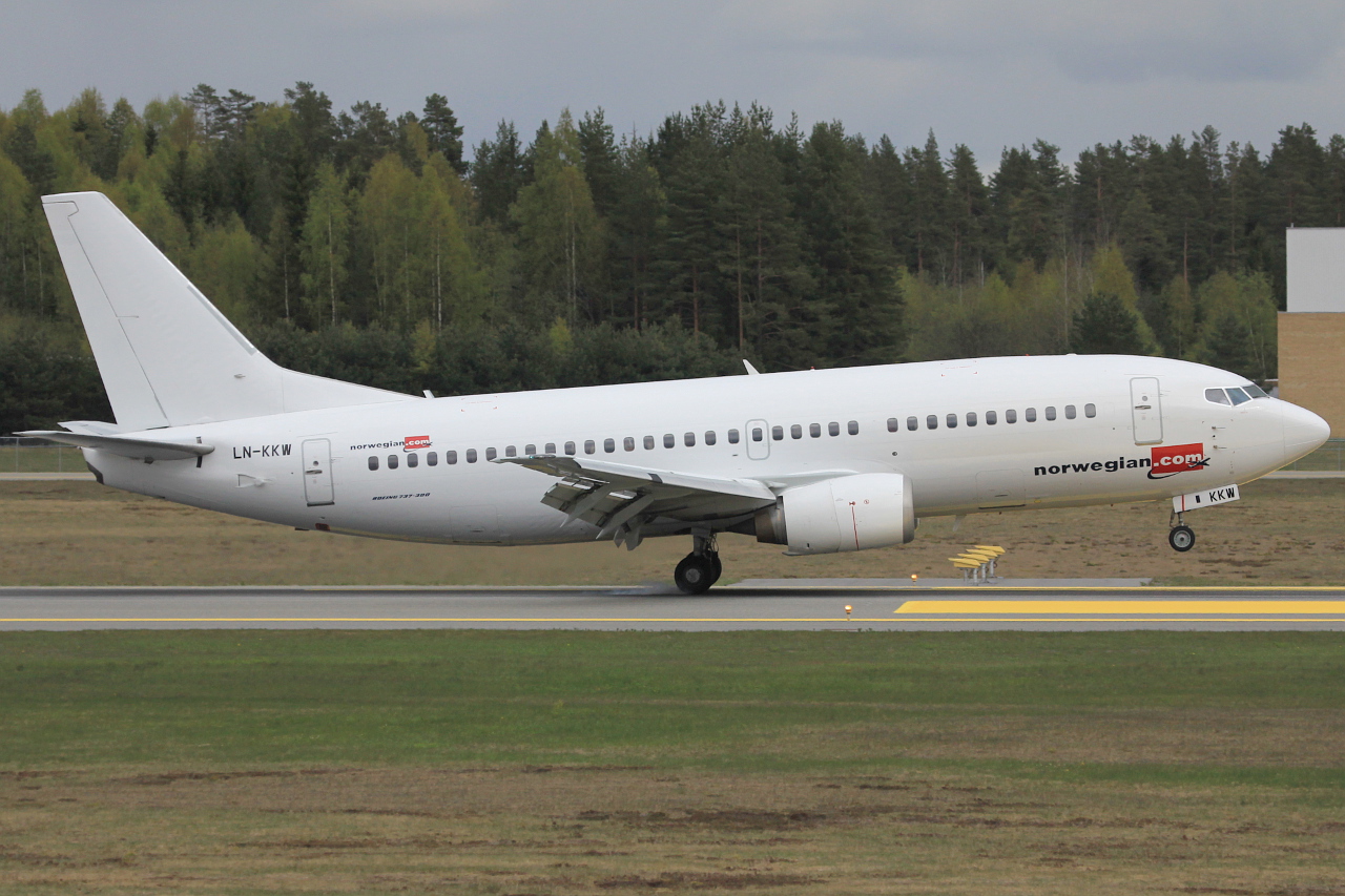 LN-KKW (24213) 1989 Boeing 737-3K9