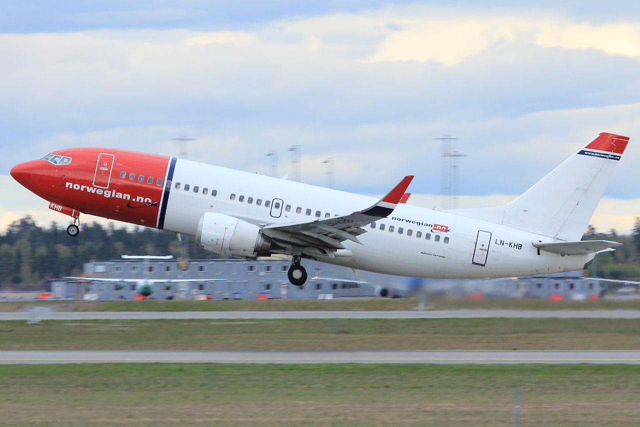 LN-KHB (29264) 1998 Boeing 737-31S WL