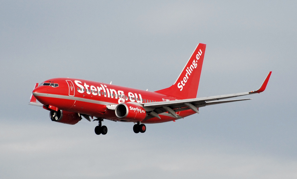 OY-MRF (28009) 1999 Boeing 737-7L9WL