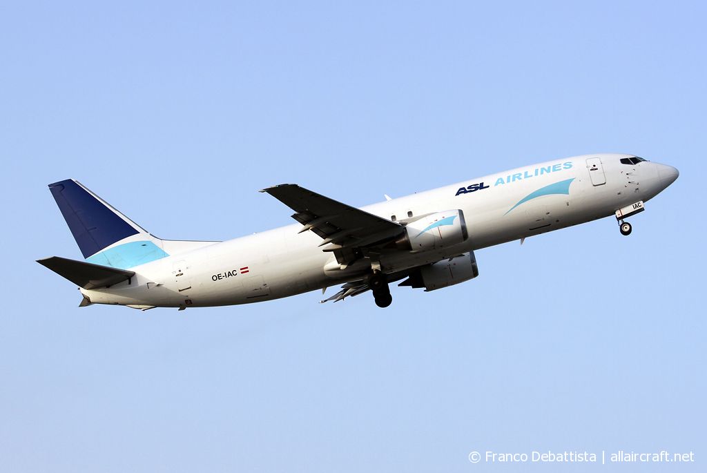 OE-IAC (29202) 1998 Boeing 737-4M0(SF)