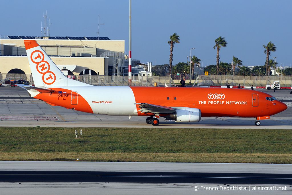 OE-IAF (25184) 1992 Boeing 737-4Y0(SF)