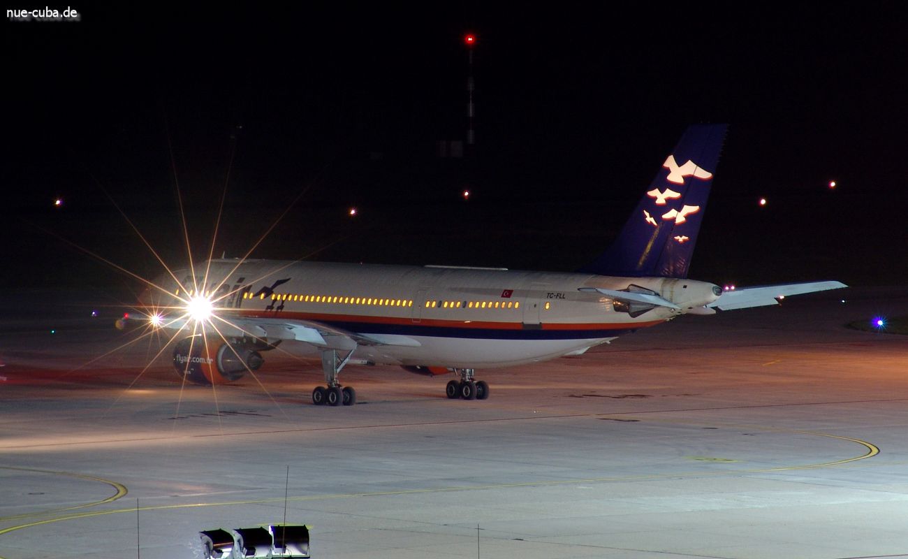 TC-FLL (256) 1983 Airbus A300B4-2C(SCD)