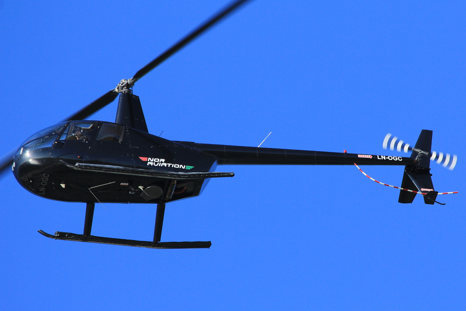 LN-OGC (819) 2000 Robinson R44 Clipper