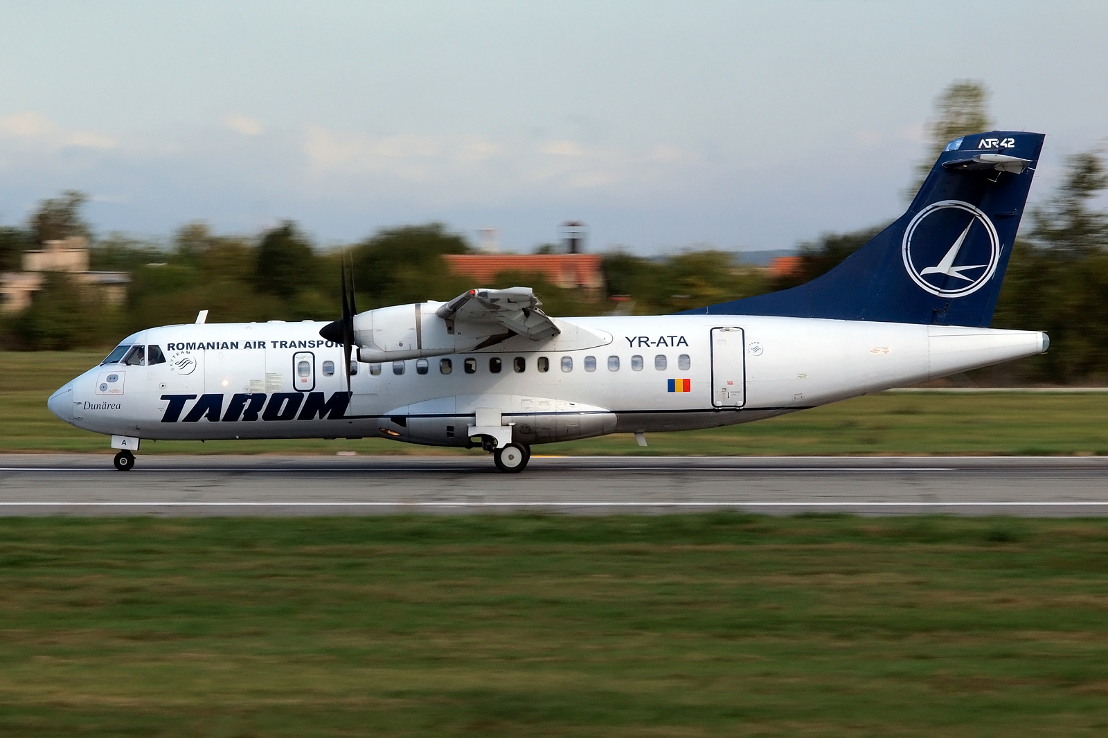 YR-ATA (566) 1997 ATR-42-500