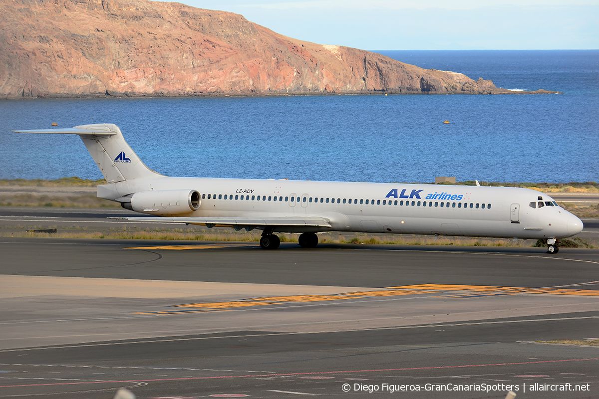 LZ-ADV (cn 53053) McDonnell Douglas MD-82