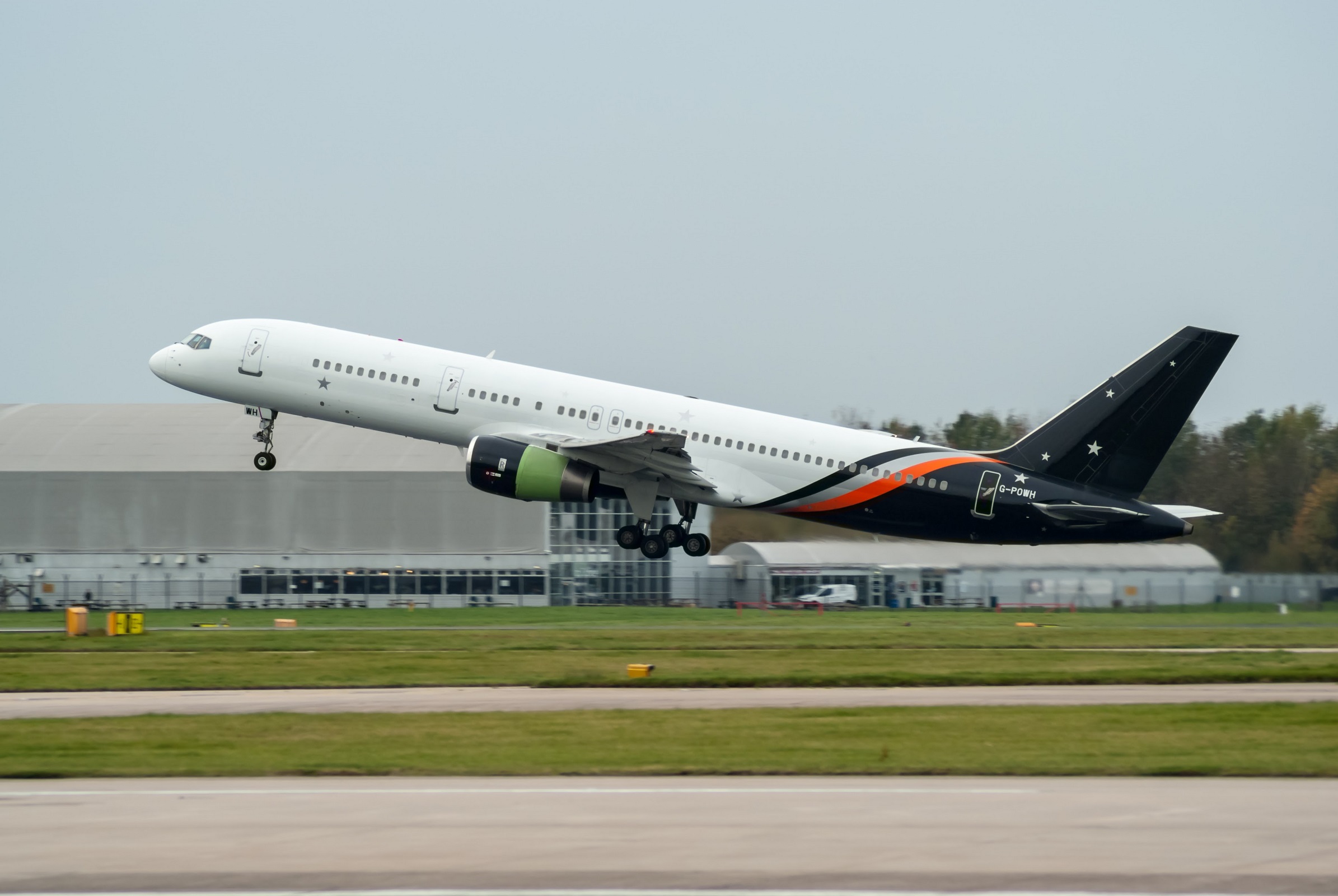 G-POWH (29308) 2000 Boeing 757-256