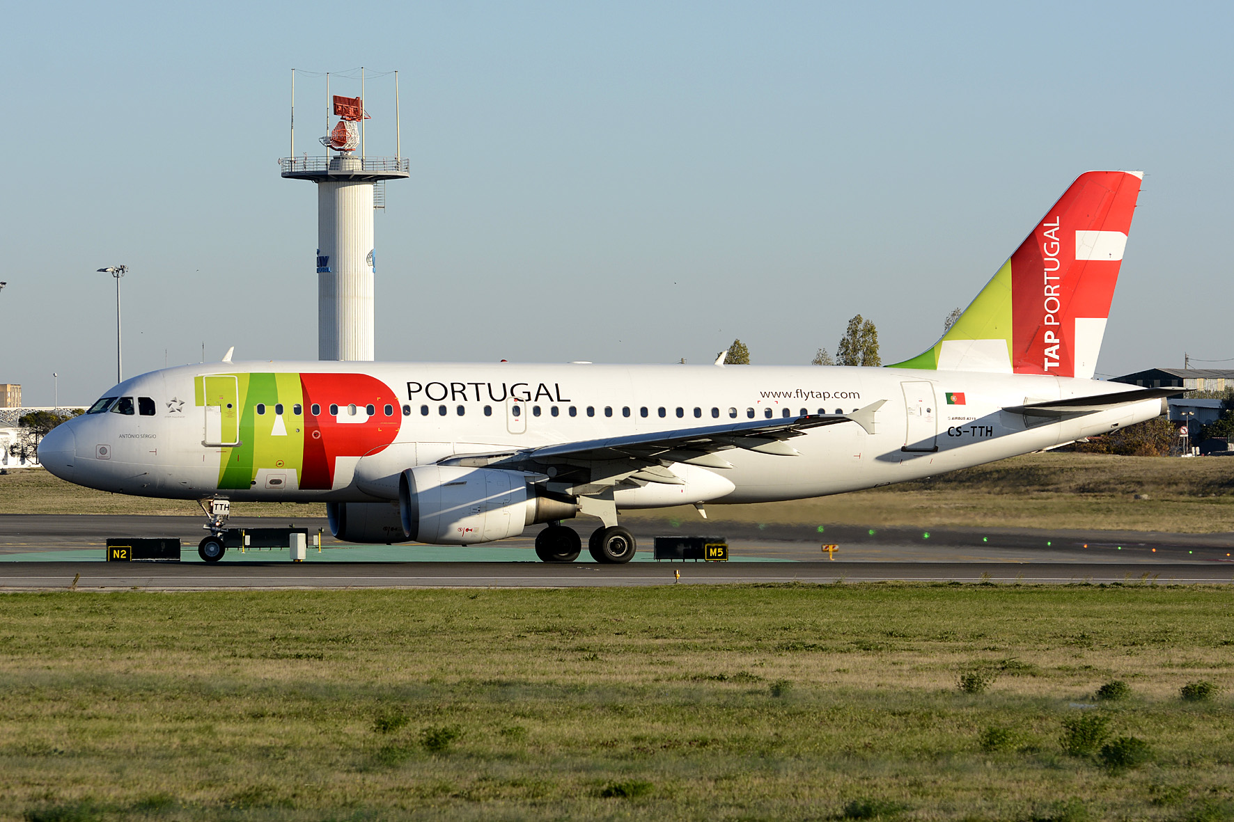 CS-TTH · Airbus A319-111 · (LIS / LPPT)