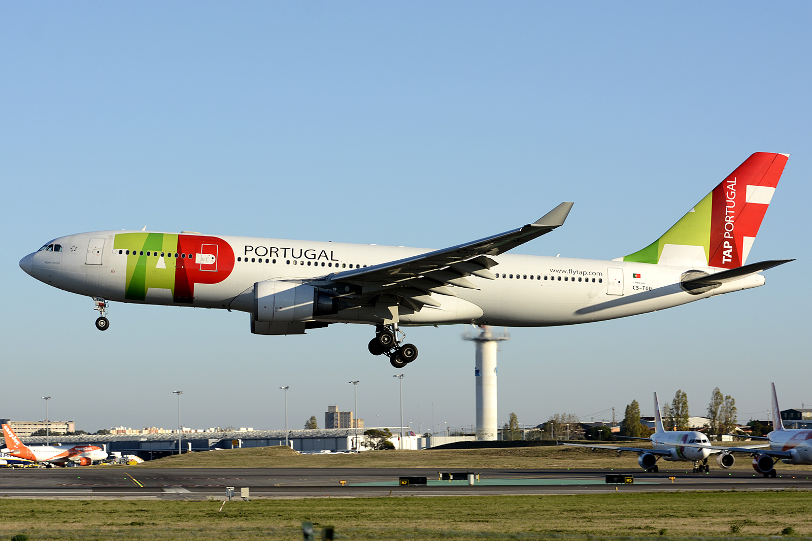 CS-TOQ (477) 2002 Airbus A330-203