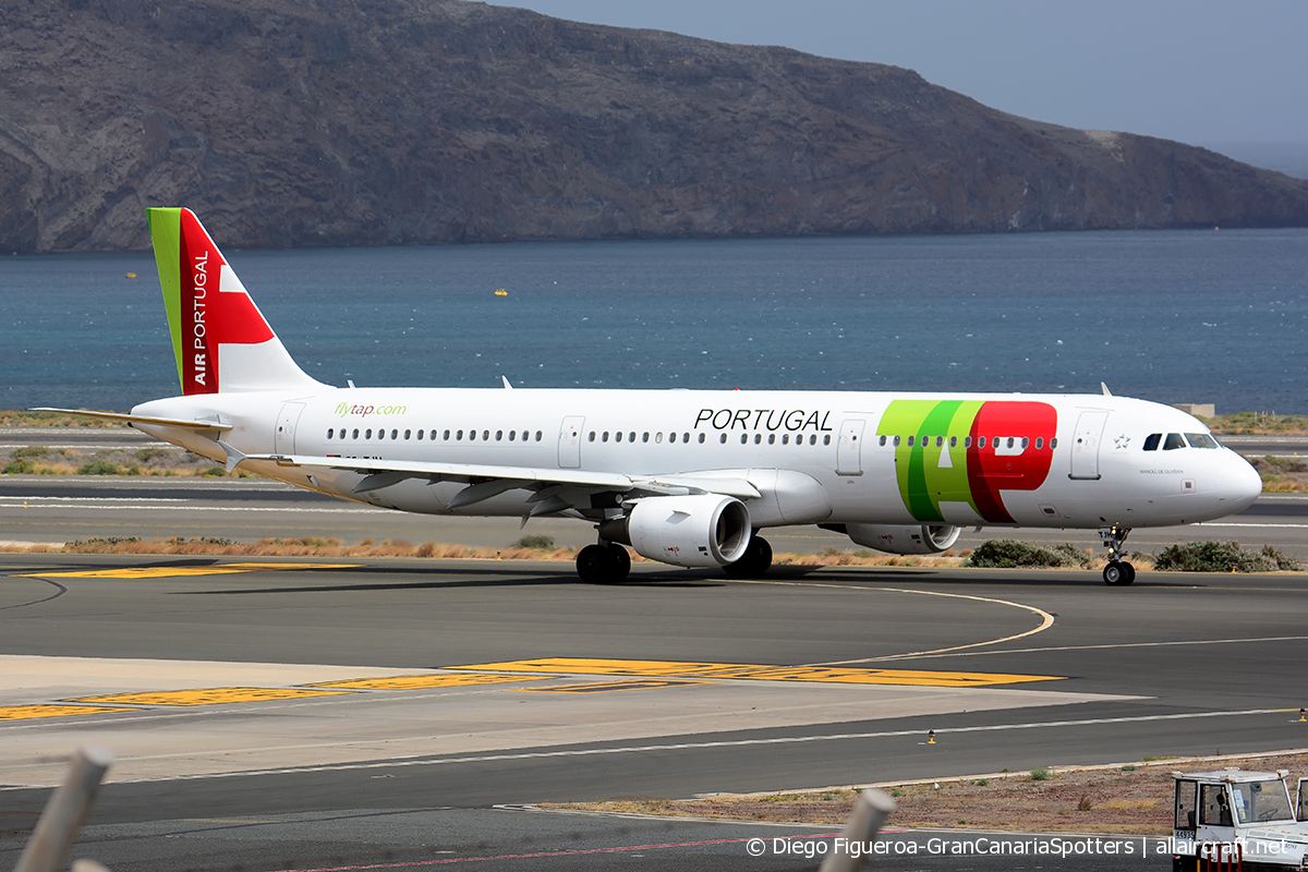 CS-TJH (2270) 2004 Airbus A321-211