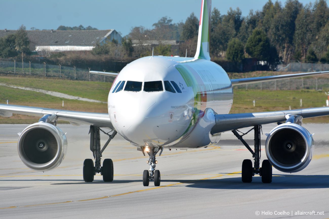 CS-TTE (821) 1998 Airbus A319-111