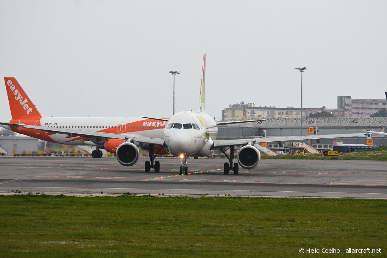 CS-TTD (790) 1998 Airbus A319-111