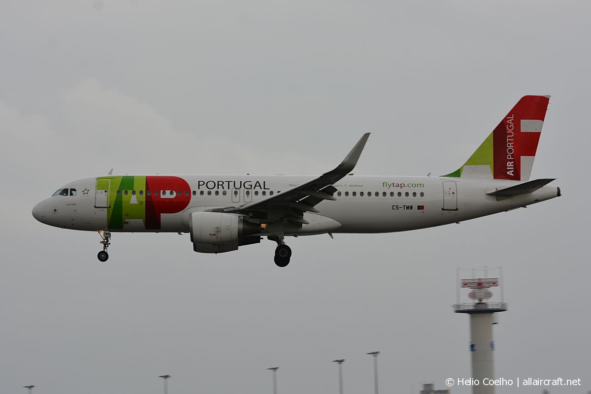 CS-TMW (1667) 2001 Airbus A320-214(WL)