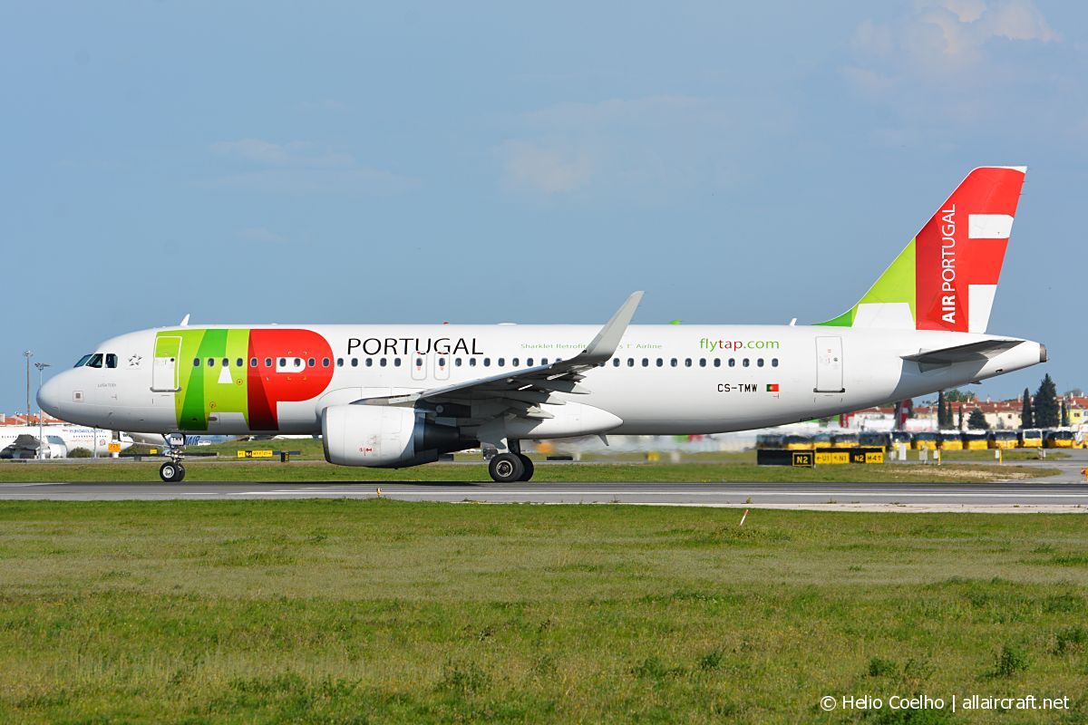 CS-TMW (1667) 2001 Airbus A320-214(WL)