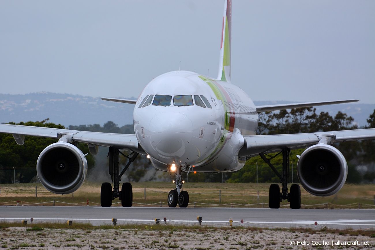 CS-TNK (1206) 2000 Airbus A320-214