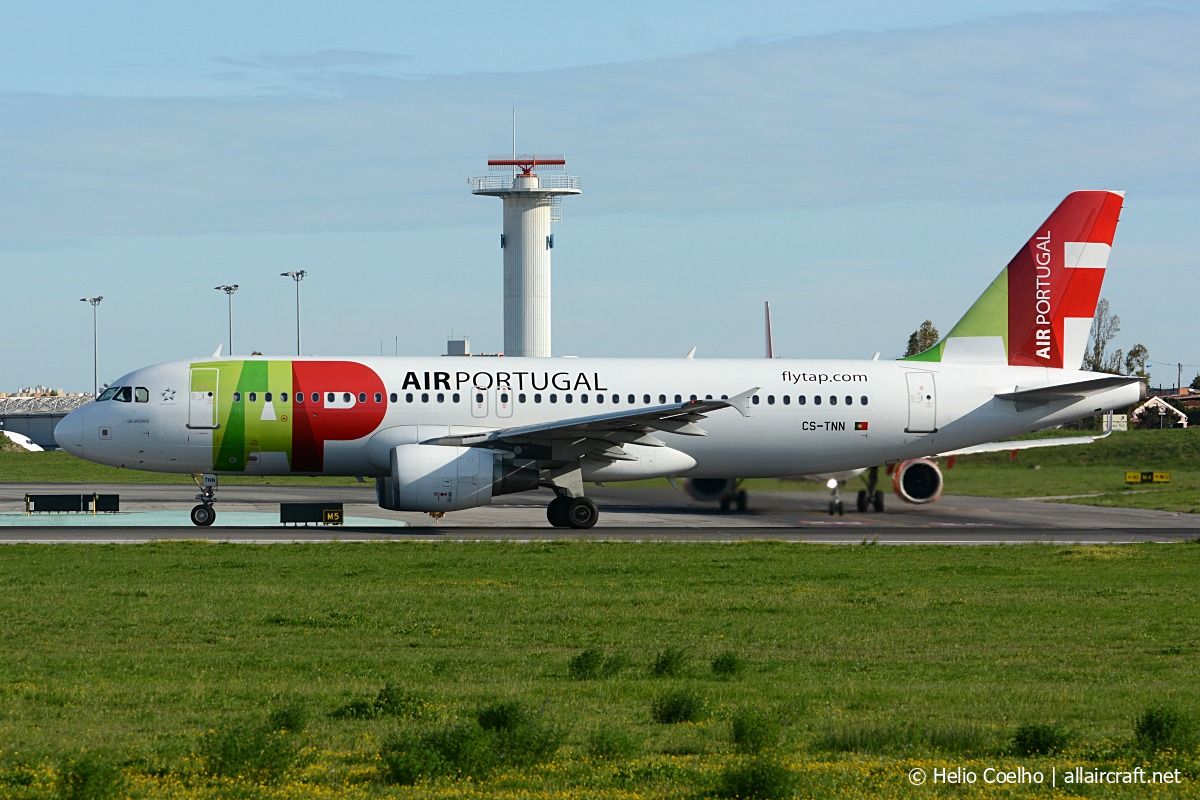 CS-TNN · Airbus A320-214 · (LIS / LPPT)