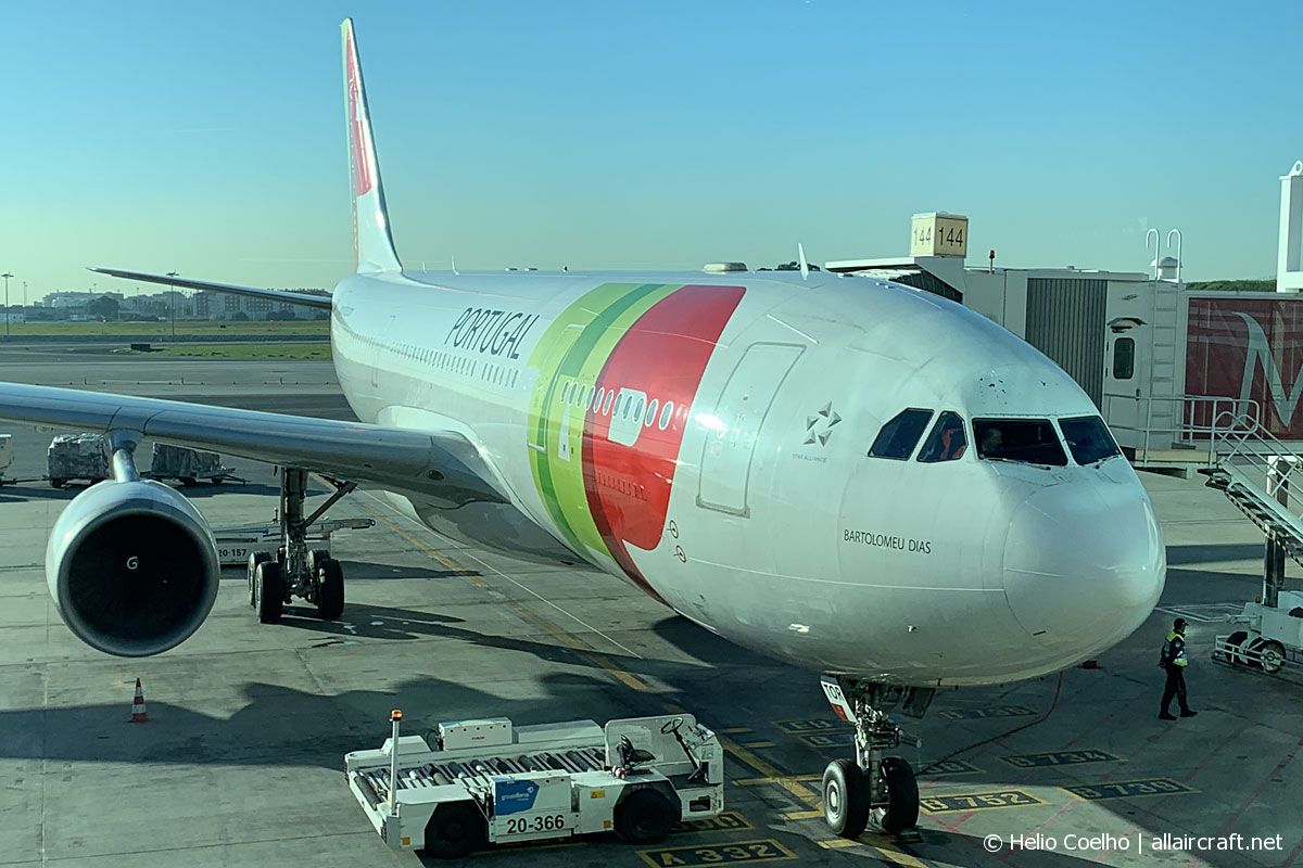 CS-TOR (486) 2002 Airbus A330-203