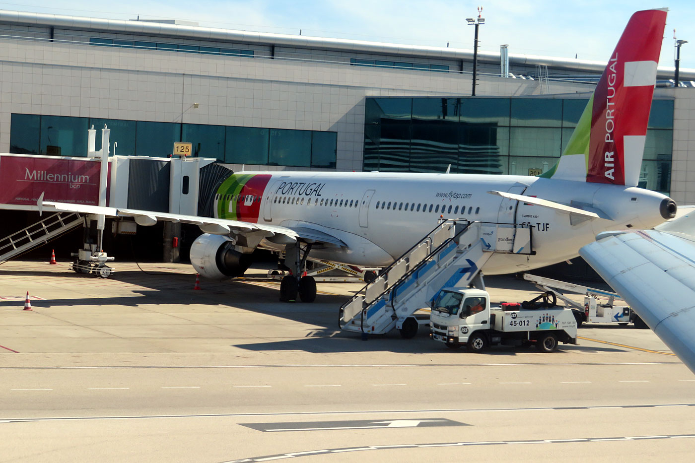 CS-TJF (1399) 2000 Airbus A321-211