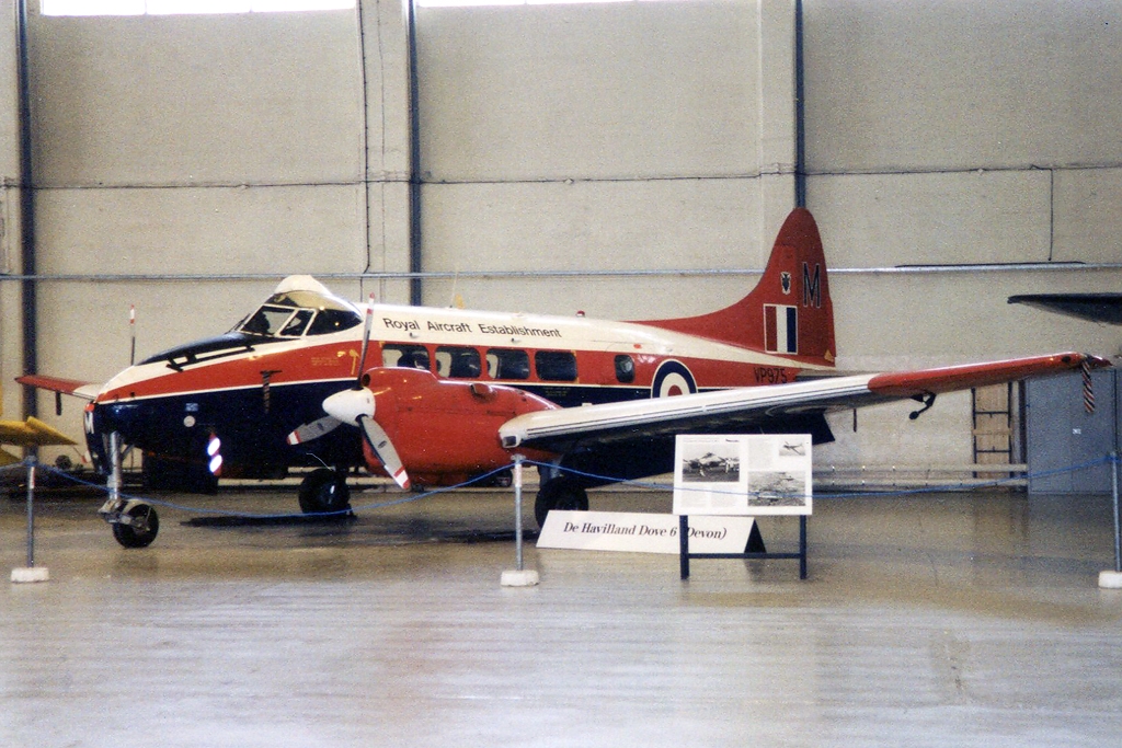 VP975 (04255) 1948 De Havilland DH-104 Devon C2