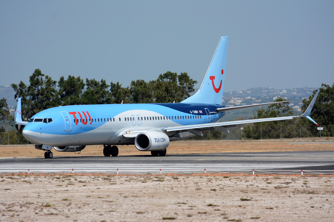 G-TAWH (38107) 2012 Boeing 737-8K5(WL)