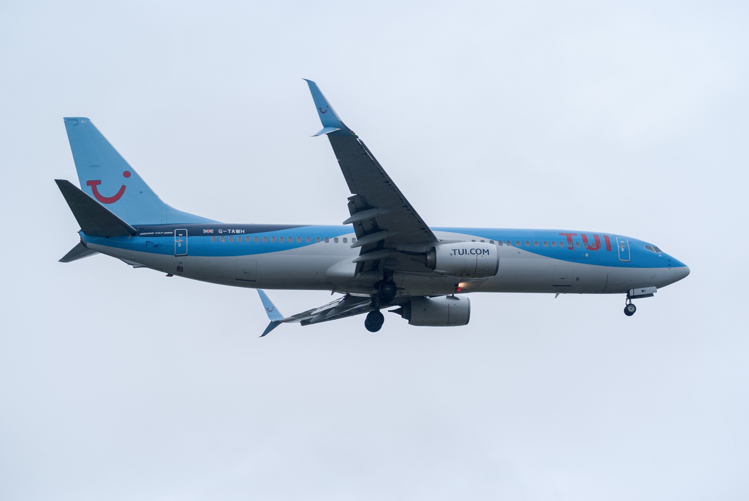 G-TAWH (38107) 2012 Boeing 737-8K5(WL)