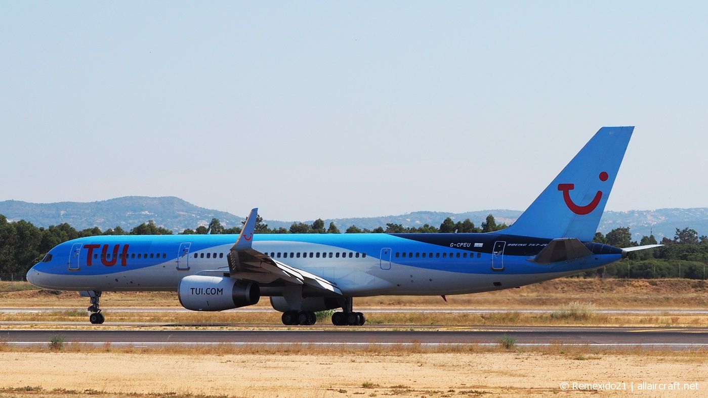 G-CPEU (029941) Boeing 757-236