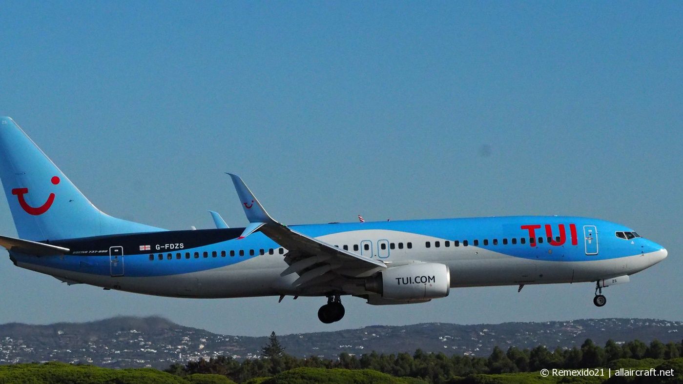 G-FDZS (35147) 2009 Boeing 737-8K5(WL)