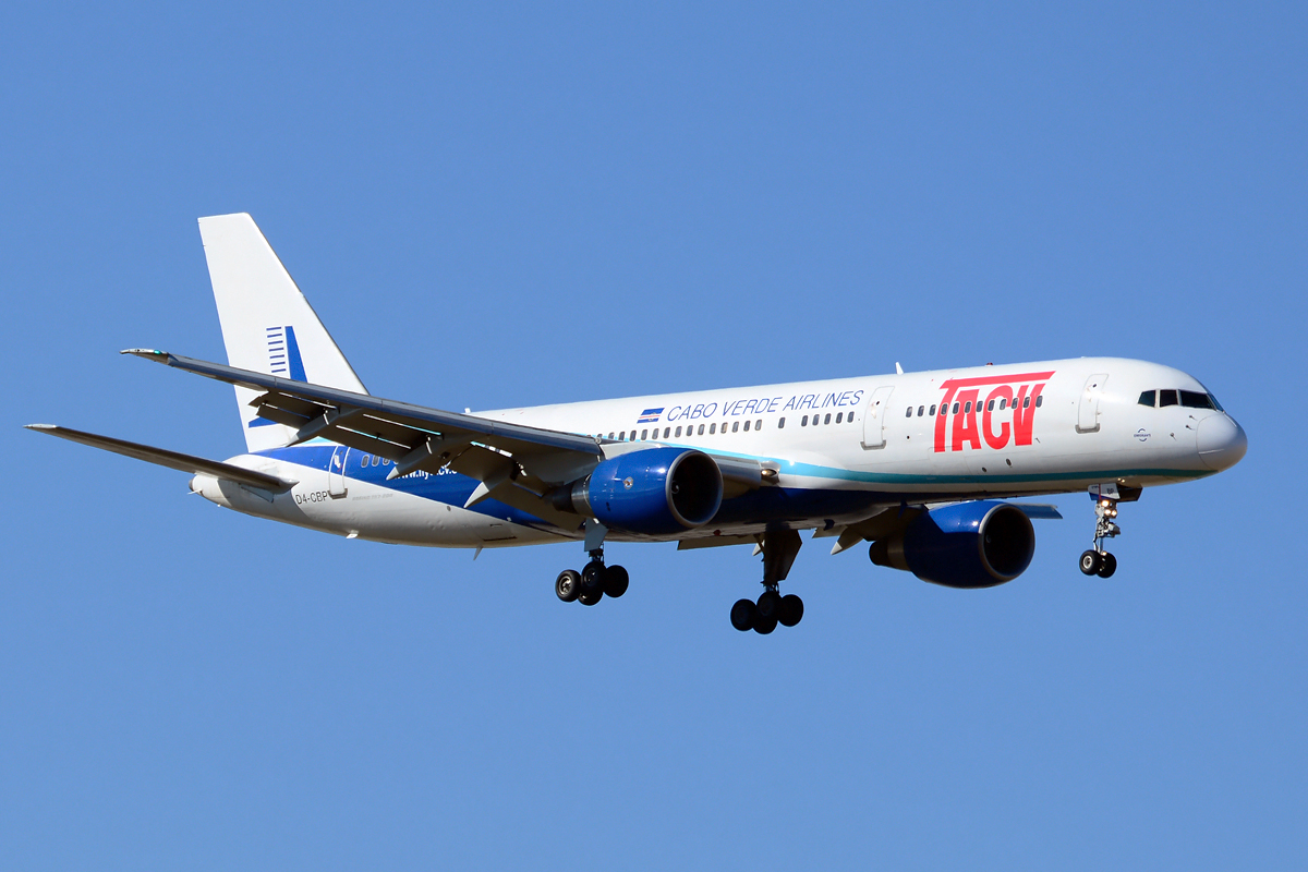 D4-CBP (30045) 2001 Boeing 757-2Q8
