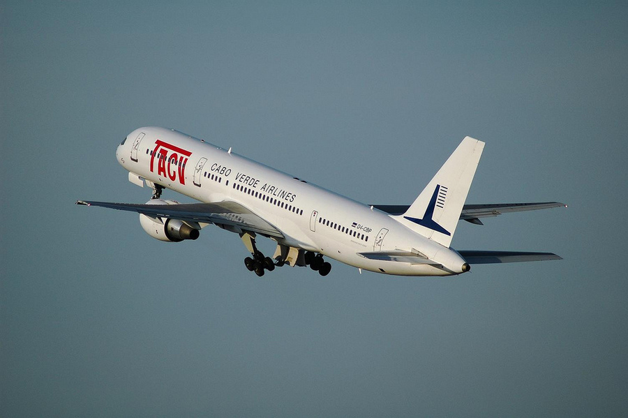 D4-CBP (30045) 2001 Boeing 757-2Q8