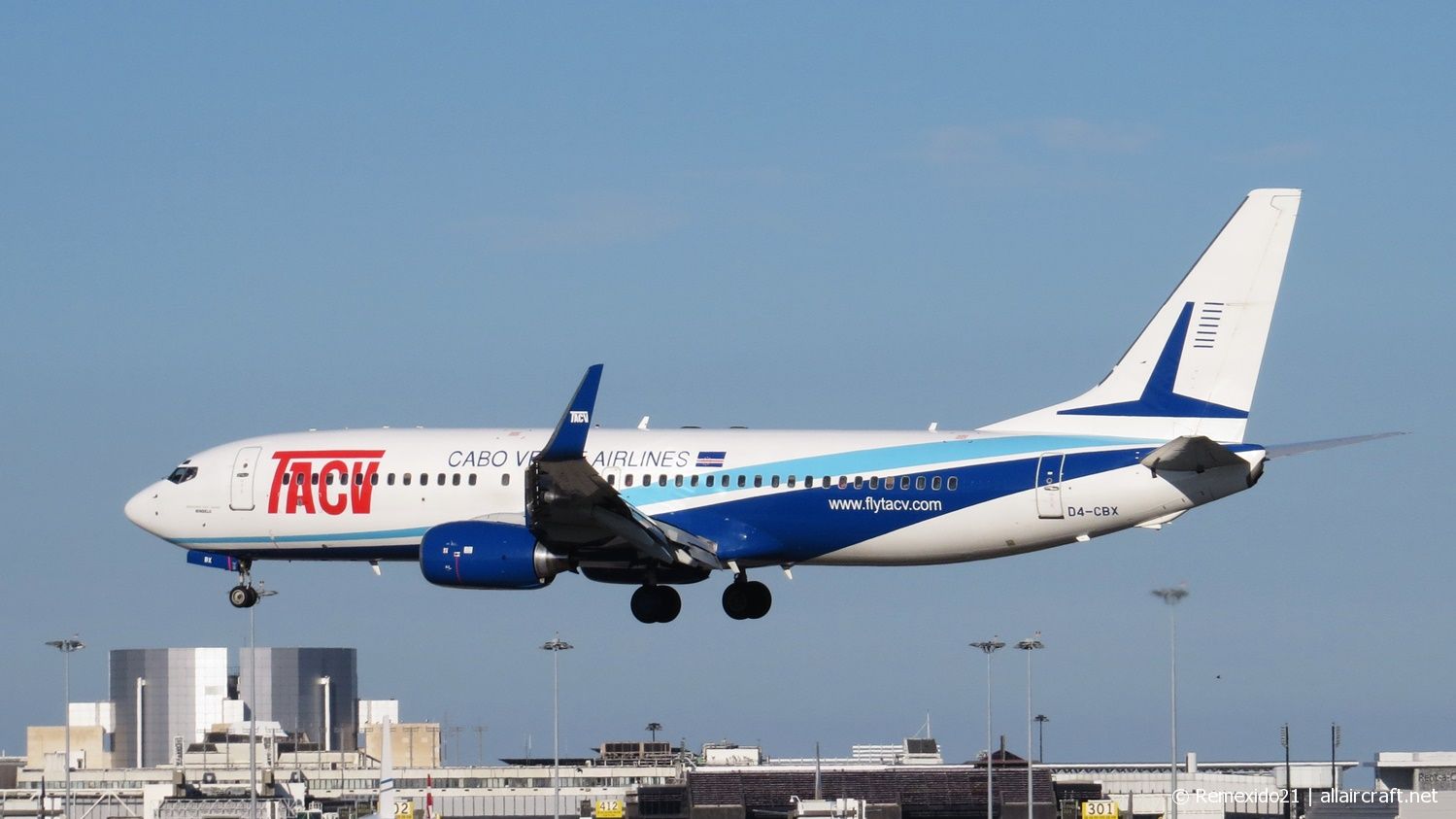 D4-CBX (30039) 2000 Boeing 737-8Q8(WL)
