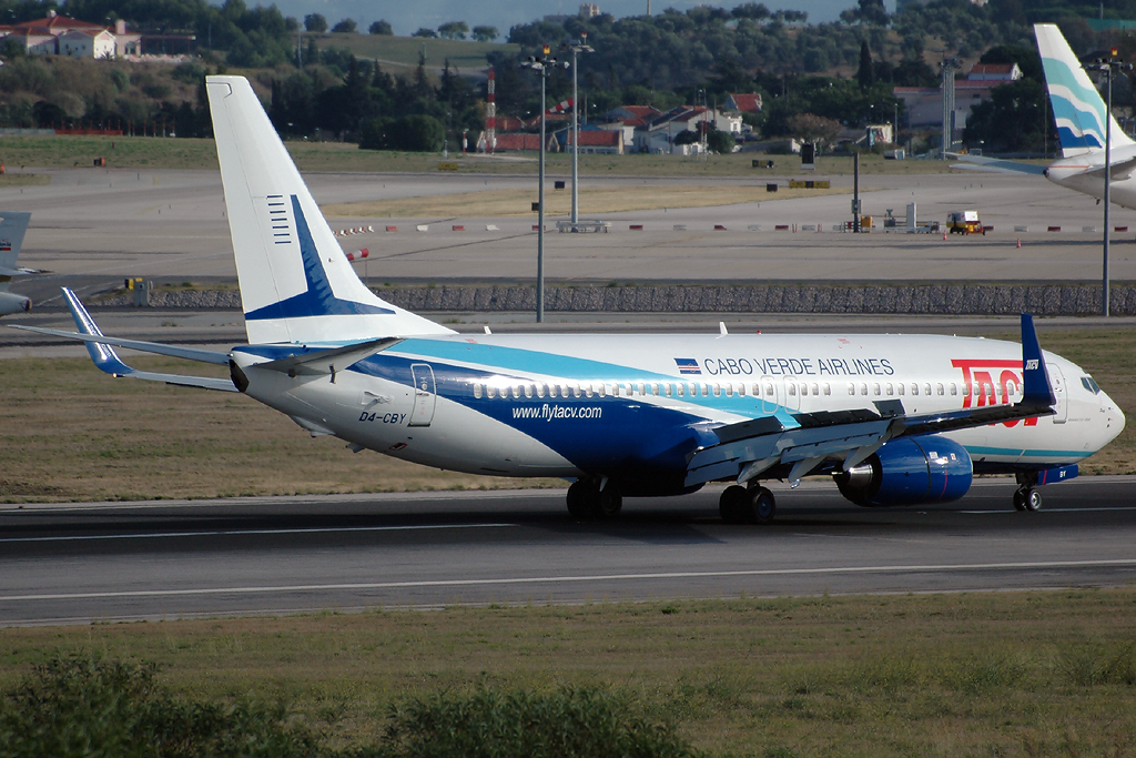 D4-CBY · Boeing 737-83N(WL) · (LIS / LPPT)