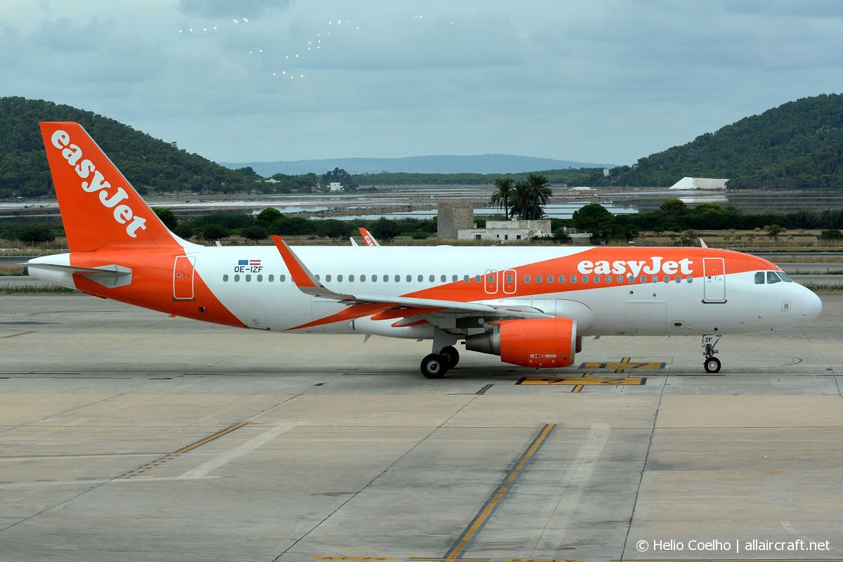 OE-IZF (6831) 2015 Airbus A320-214(WL)