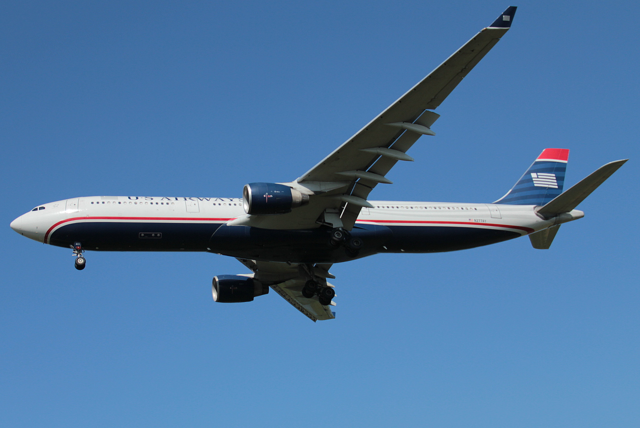 N277AY (380) 2001 Airbus A330-323