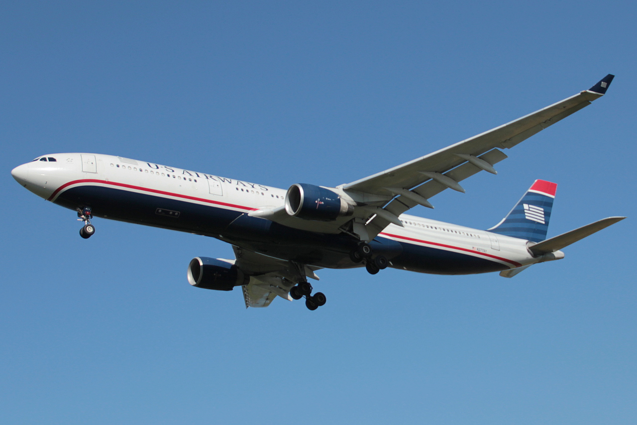 N277AY (380) 2001 Airbus A330-323
