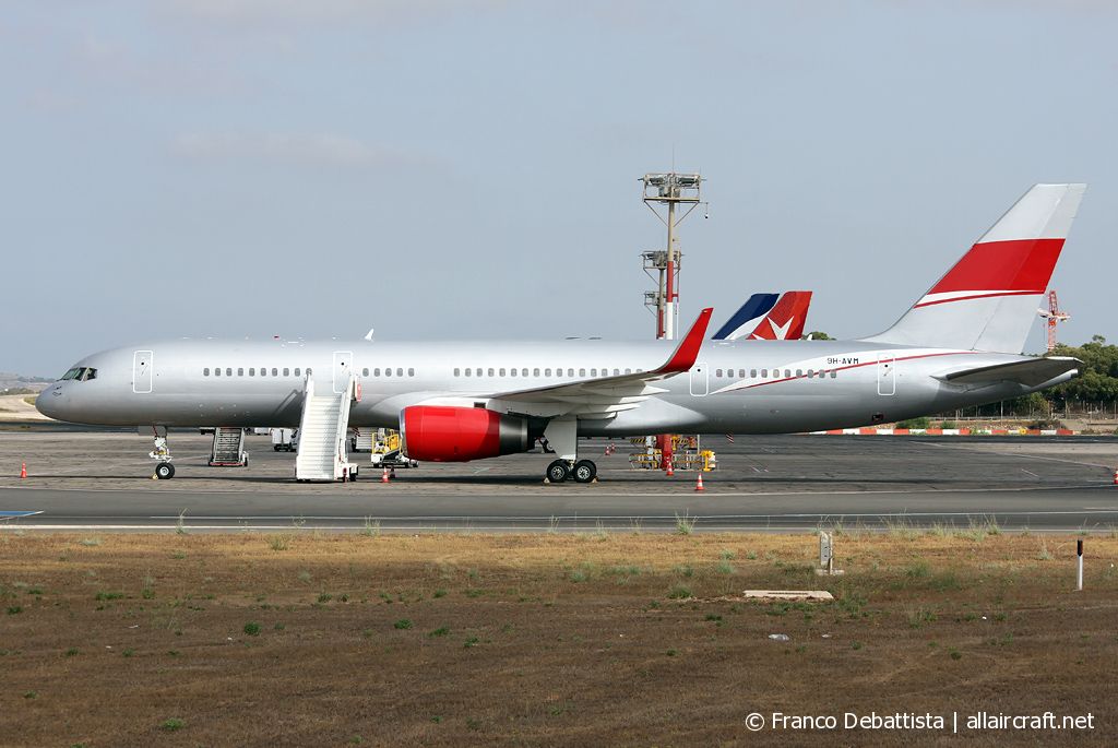 9H-AVM (24527) 1989 Boeing 757-23A(WL)