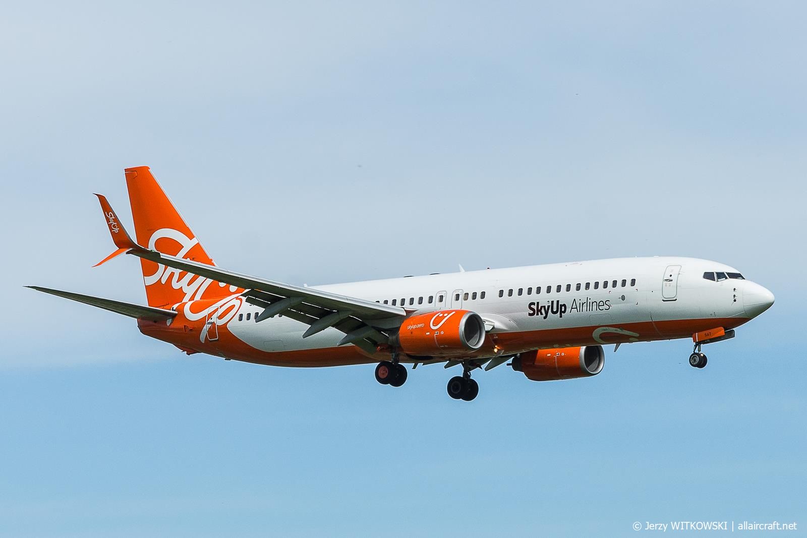 UR-SQG (30071) 1999 Boeing 737-8Z0(WL)