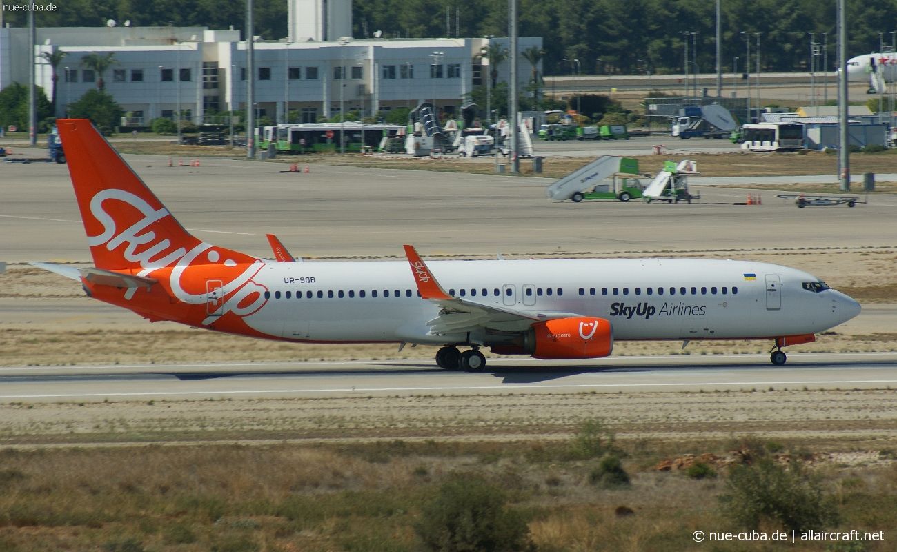 UR-SQB (40153) 2013 Boeing 737-8H6(WL)