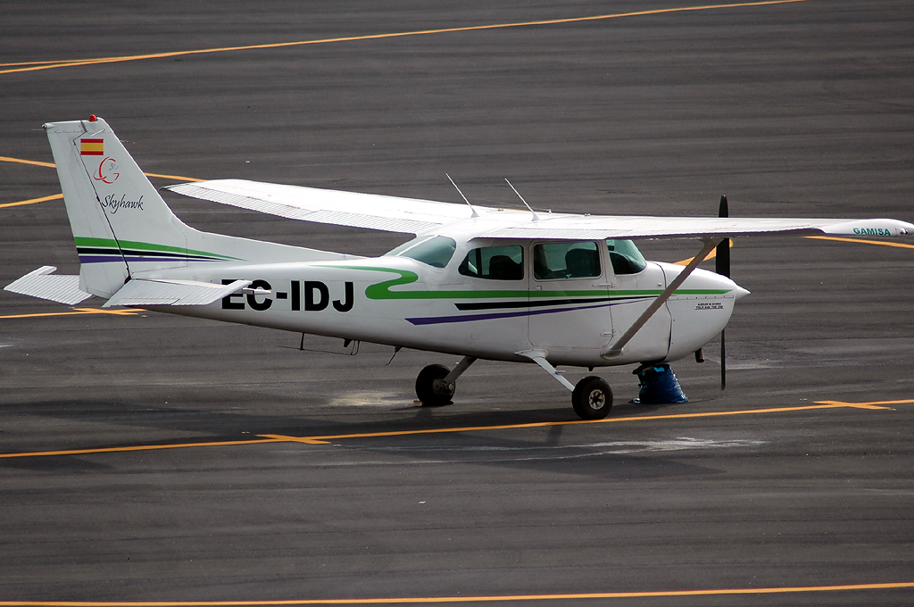 EC-IDJ (17271569) 1978 Cessna 172N Skyhawk II