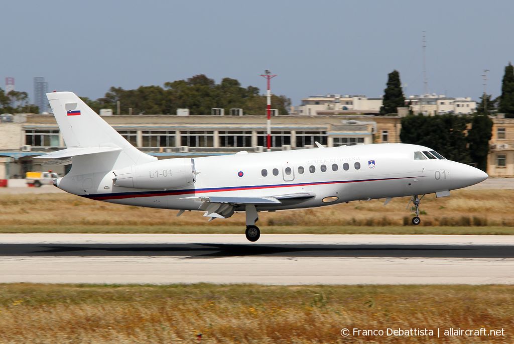 L1-01 (15) 2003 Dassault Falcon 2000 EX