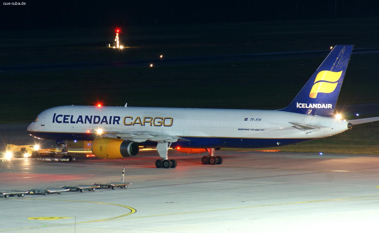 TF-FIH (24739) 1990 Boeing 757-208(WL)