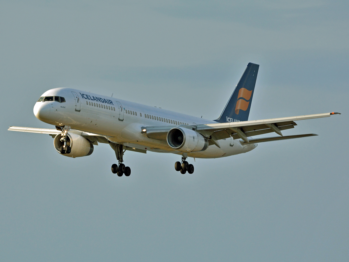 TF-FIW (24838) 1990 Boeing 757-27B