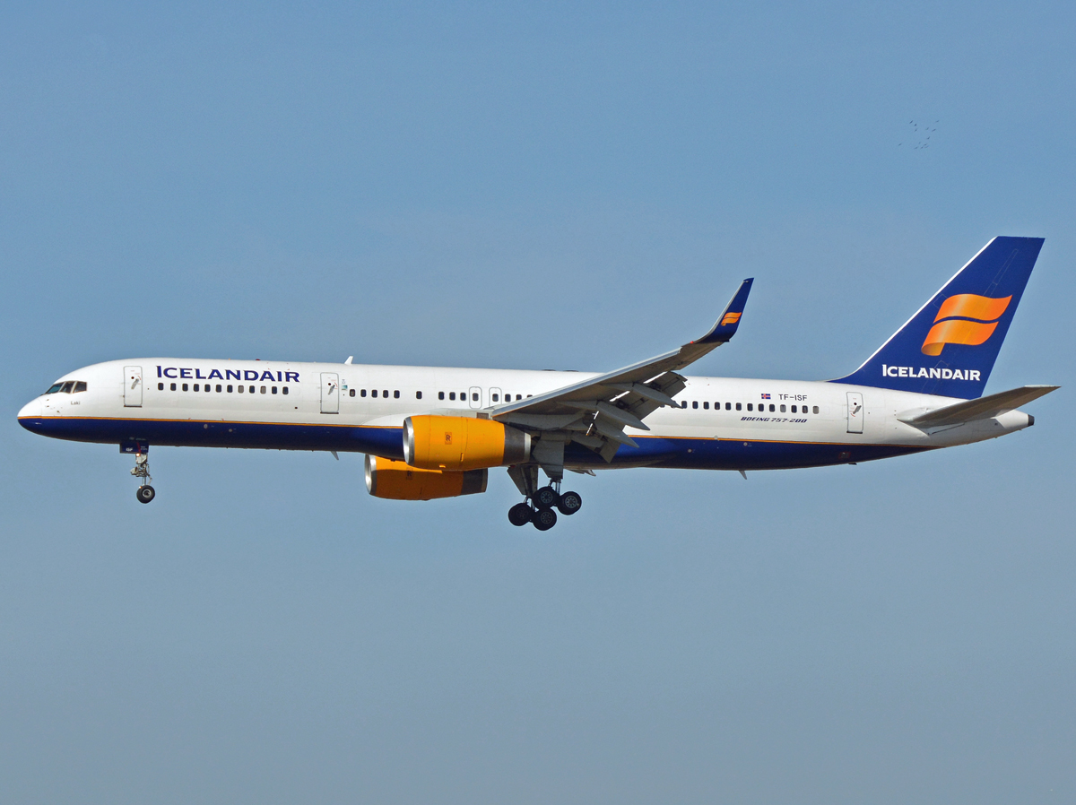 TF-ISF (24595) 1990 Boeing 757-223(WL)