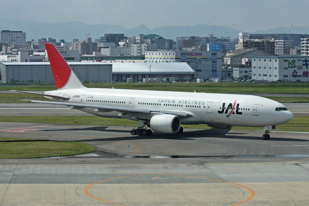 JA8985, (cn 27652/72), Boeing 777-246