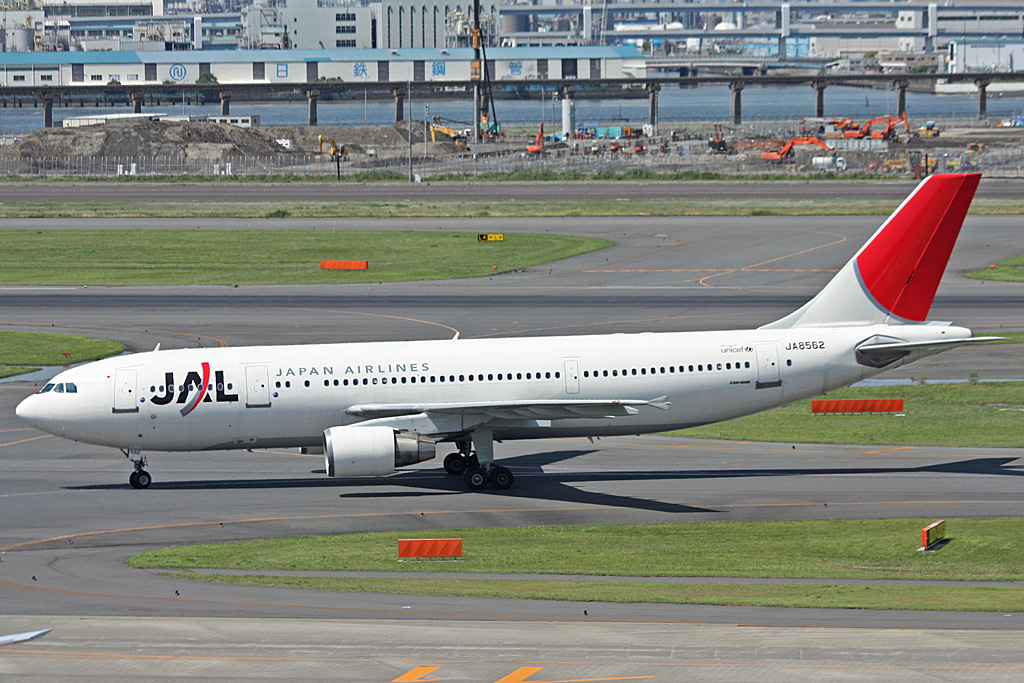 JA8562, (cn 679), Airbus A300B4-622R