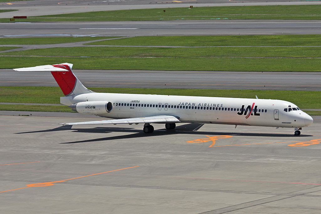 JA8554 (53299) McDonnell Douglas MD-81