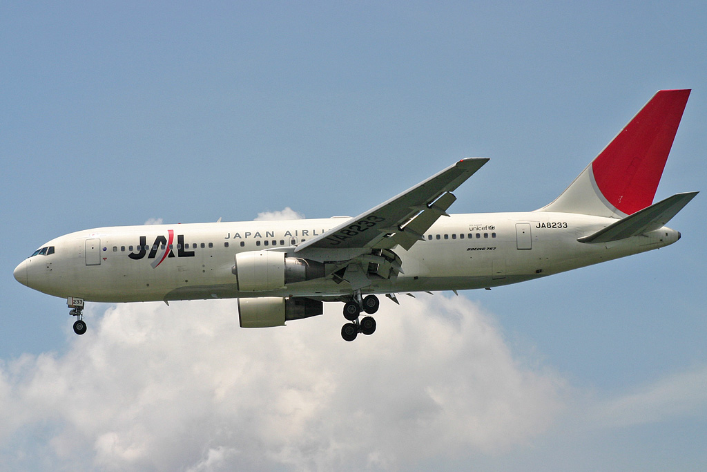 JA8233 (23214) 1985 Boeing 767-246