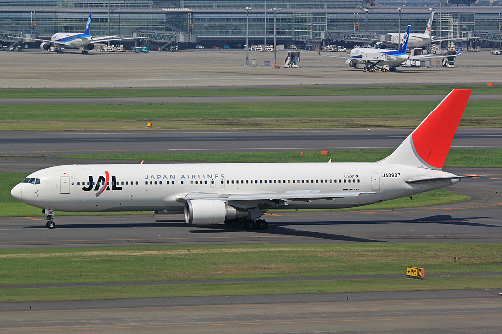 JA8987 (28553) 1998 Boeing 767-346