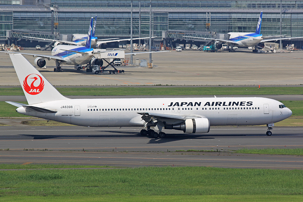 JA8398 (27312) 1994 Boeing 767-346